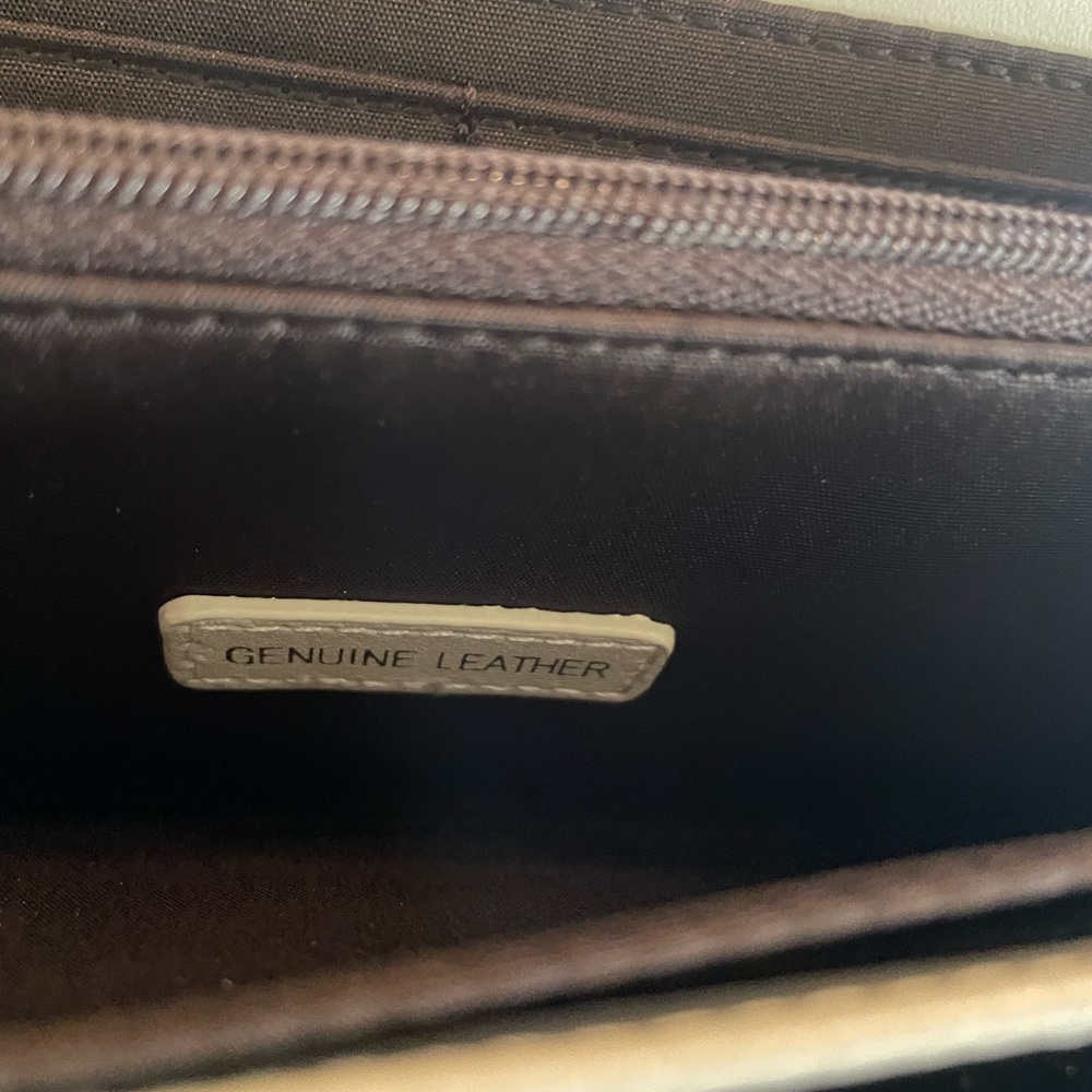 New St. John Knit Beige Wallet - Picture 6 of 10